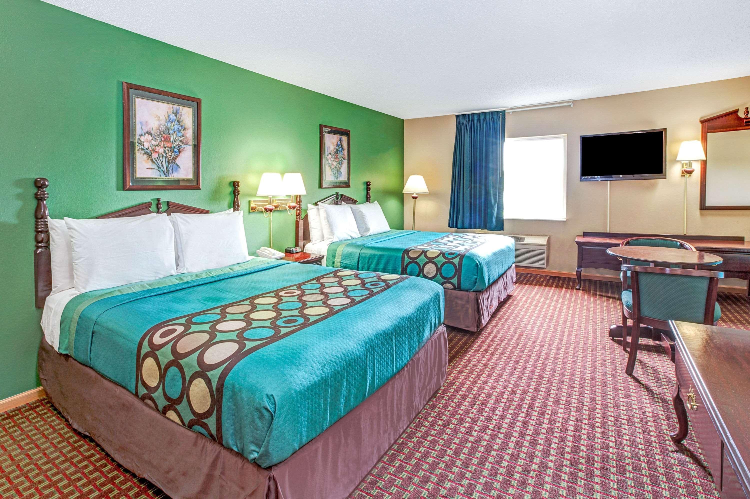 ซูเปอร์ 8 บาย วินด์แฮม แมคเฮนรี Hotel McHenry ภายนอก รูปภาพ