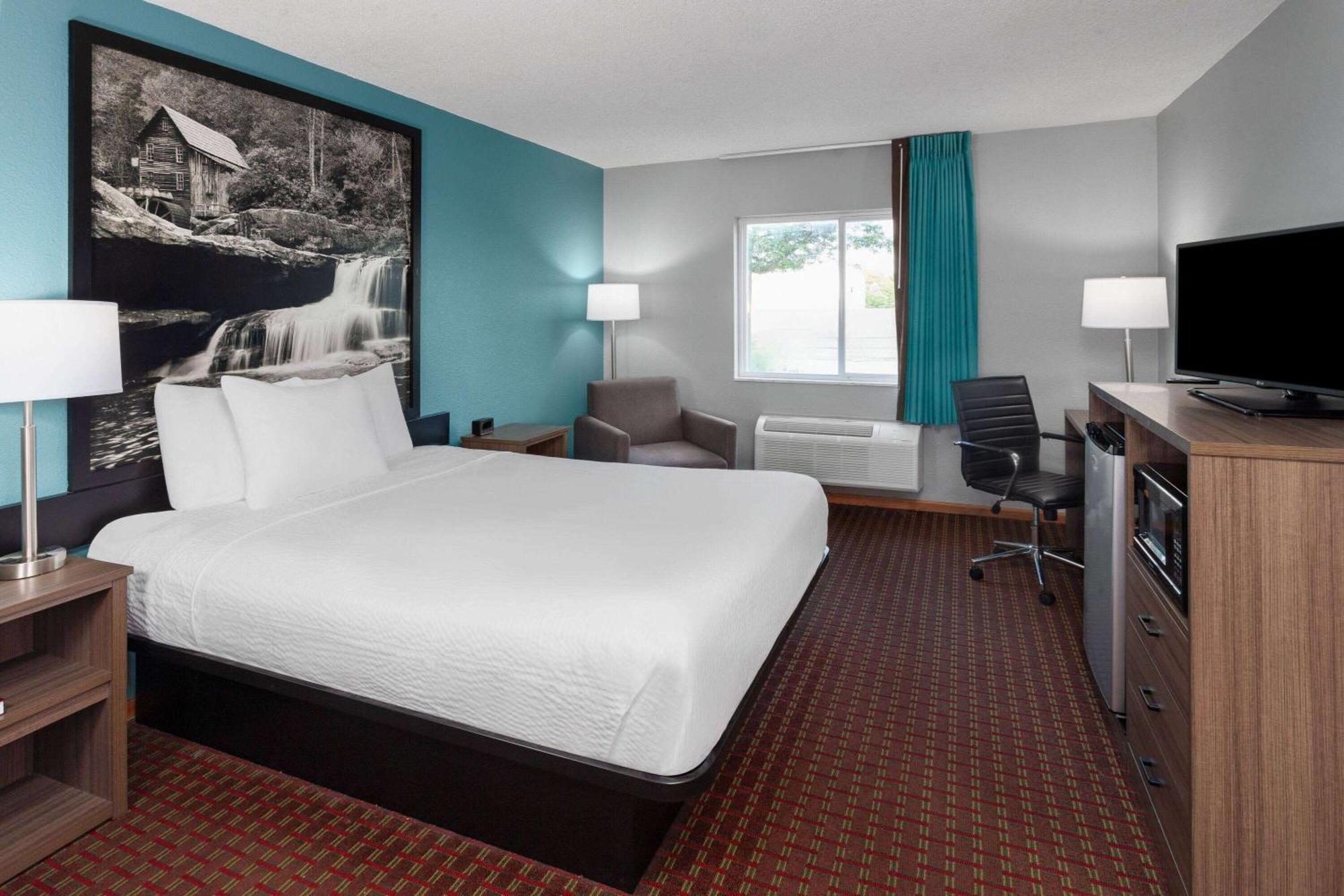 ซูเปอร์ 8 บาย วินด์แฮม แมคเฮนรี Hotel McHenry ภายนอก รูปภาพ