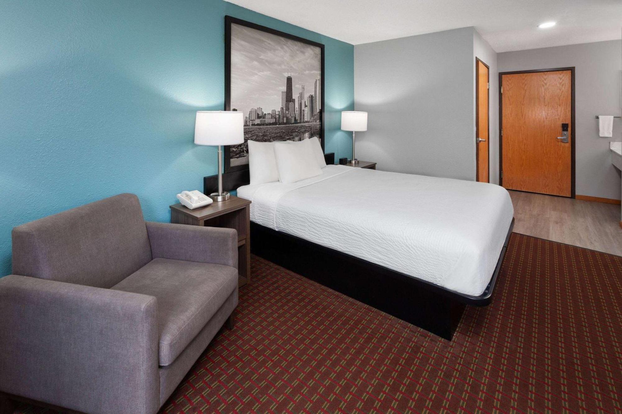 ซูเปอร์ 8 บาย วินด์แฮม แมคเฮนรี Hotel McHenry ภายนอก รูปภาพ