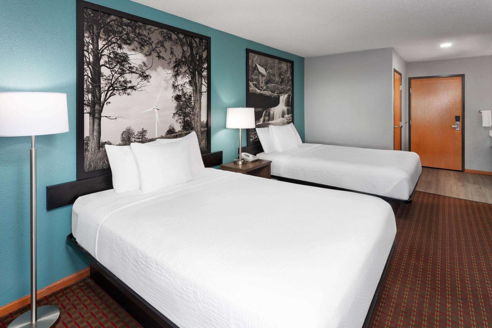 ซูเปอร์ 8 บาย วินด์แฮม แมคเฮนรี Hotel McHenry ภายนอก รูปภาพ