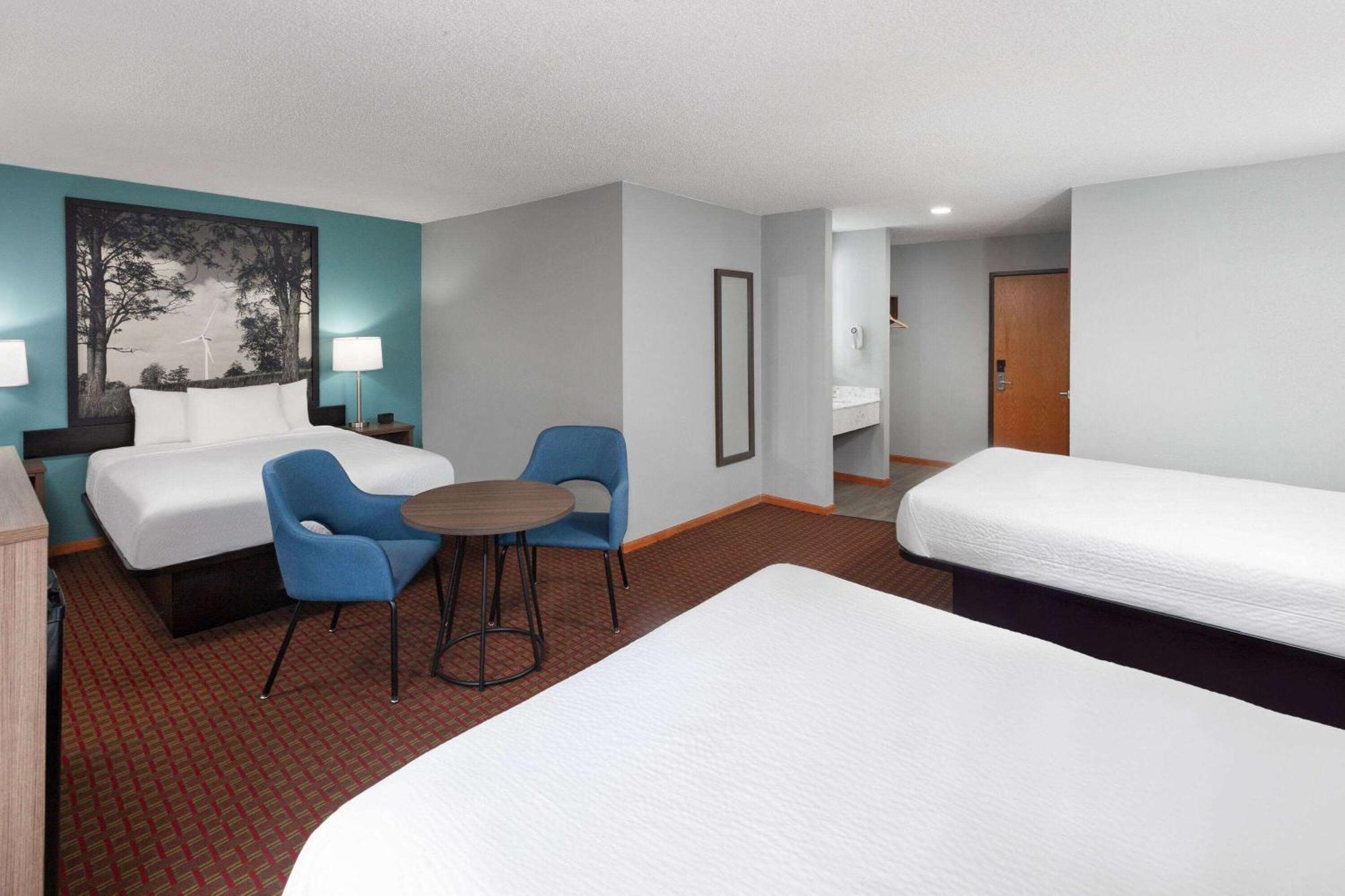 ซูเปอร์ 8 บาย วินด์แฮม แมคเฮนรี Hotel McHenry ภายนอก รูปภาพ