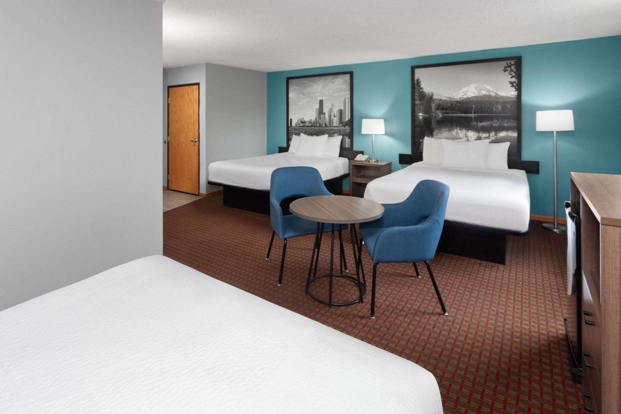 ซูเปอร์ 8 บาย วินด์แฮม แมคเฮนรี Hotel McHenry ภายนอก รูปภาพ