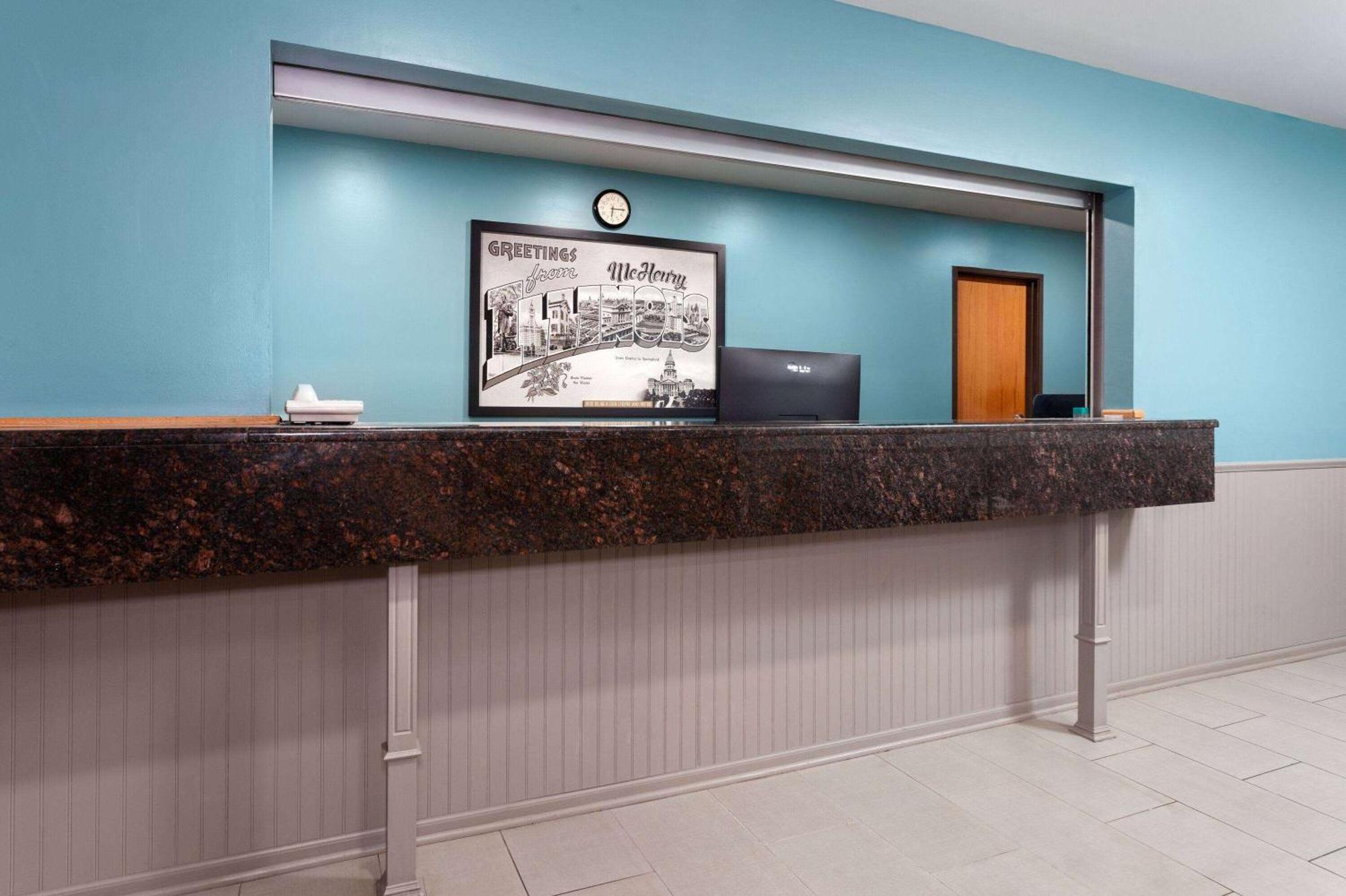 ซูเปอร์ 8 บาย วินด์แฮม แมคเฮนรี Hotel McHenry ภายนอก รูปภาพ